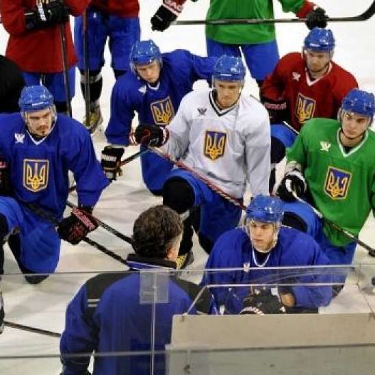 Семь хоккеистов Донбасса летят со сборной в Саппоро
